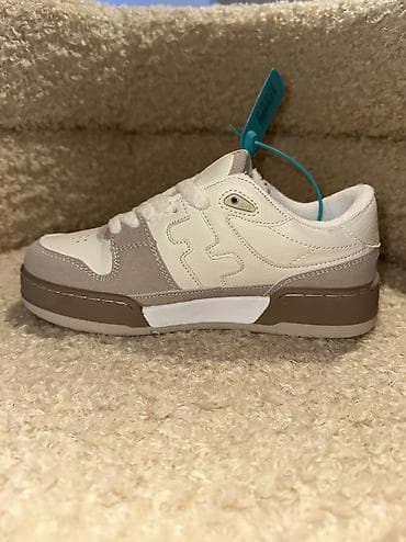 off white: Продаю кроссовки Fendi. Абсолютно новые, 37 размер,маломерит на 36 — 2