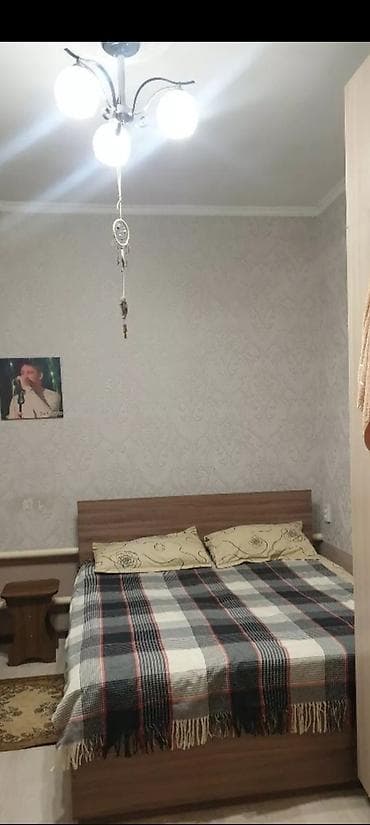 бишкек восток 5: 64 м², 3 бөлмө, Унаа токтотуучу жай, Забор, тосулган — 4