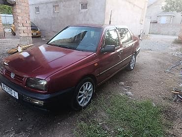 Транспорт: Volkswagen Vento: 1992 г., 1.8 л, Механика, Бензин, Седан — 4