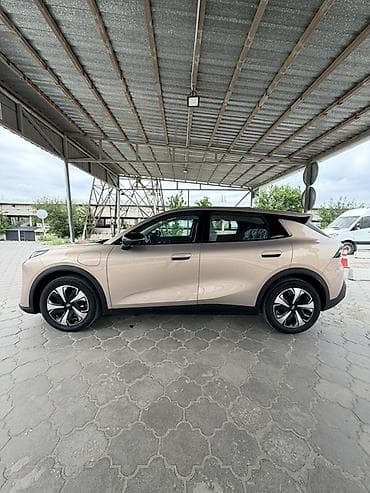 2025: Changan Qiyuan Q05: 2025 г., Электромобиль — 1