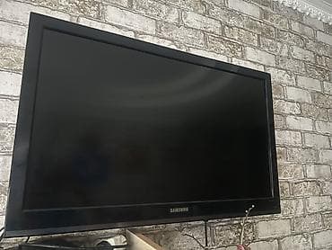 samsung galaxy tab e: Телевизор Samsung, диагональ примерно 32–37" (по габаритам корпуса) — 3