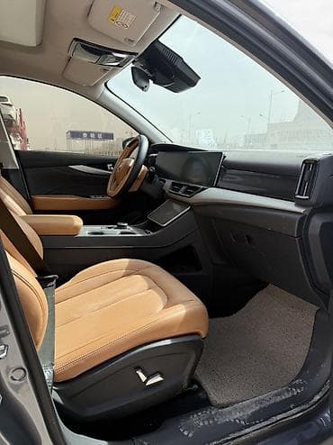 tesla model x: Электрический кроссовер (5 дверей), цвет серый металлик. Ключевые — 7