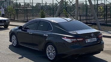 70: Toyota Camry: 2018 г., 2.5 л, Вариатор, Гибрид, Седан — 3