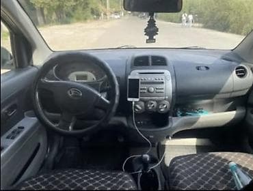 toyota raf4: Daihatsu Sirion: 2007 г., 1 л, Механика, Бензин, Хэтчбэк — 5