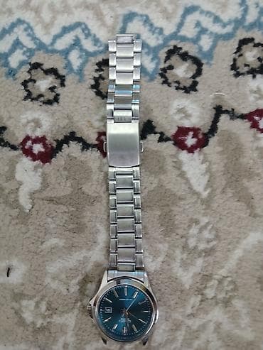 Классические наручные часы с металлическим браслетом - Корпус и