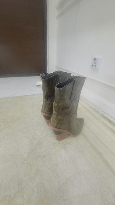 ковбойские: Сапоги, 35.5, 36, Fendi, Б/у, цвет - Коричневый, Самовывоз, Платная доставка — 2