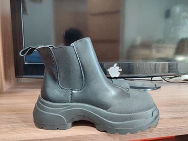 Киреге берилүүчү кийимдер: Батинкелер, 39, 4F, Жаңы, түсү - Кара, Акысыз жеткирүү — 1