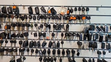 Изготовление и ремонт автоключей любой сложности Услуги: -