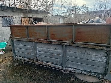 Металлический кузов-самосвальный бункер/контейнер на колесных катках