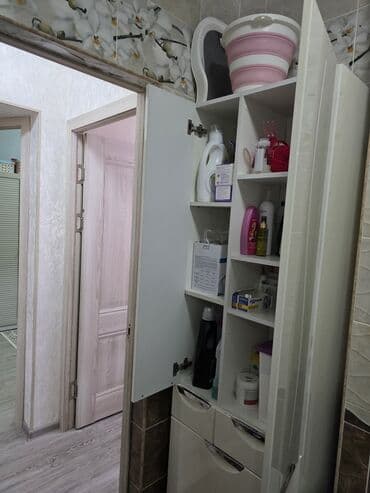 Шкафы: Шкаф для ванной, Б/у, Без зеркала — 4