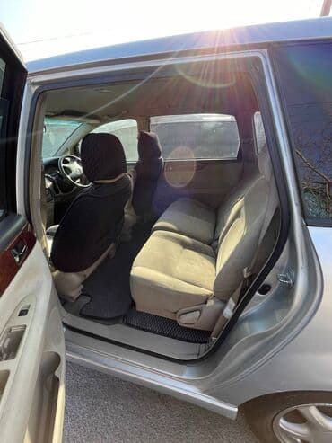 экономичные авто: Toyota Ipsum: 2002 г., 2.4 л, Автомат, Бензиновая, Универсал — 6