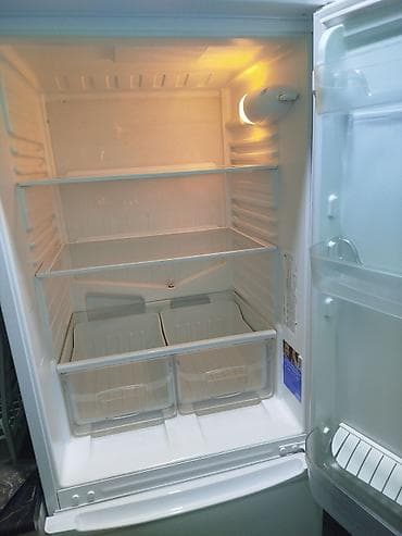 mini refrigerator: Холодильник Indesit, Двухкамерный — 4