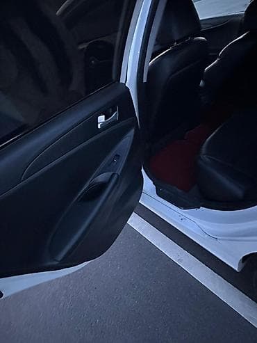 күзгү: Hyundai Sonata: 2010 г., Автомат, Бензин, Седан — 6