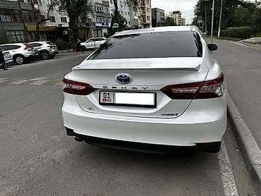 Toyota Camry: 2018 г., 2.5 л, Автомат, Гибрид, Седан — 5