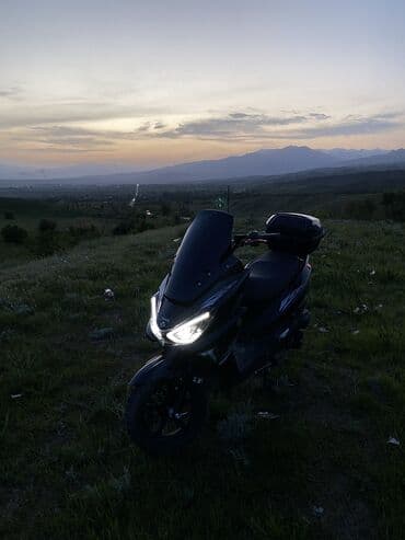 продать мотоцикл урал: Чёрный скутер Manas с обтекаемым дизайном. Оснащён ветровым стеклом с — 7