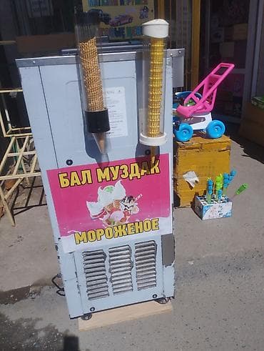 Аппарат для мягкого мороженого с держателями для рожков - Напольный