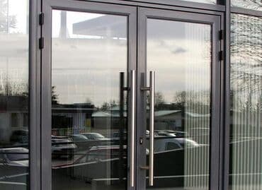 резина для дверей: Двустворчатая стеклянная дверь с алюминиевой рамой, подходящая для — 2