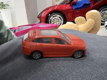 игрушечная машина на которой можно ездить: Игрушечная машинка — легковой кроссовер, масштаб примерно 1:32– цвет — 1