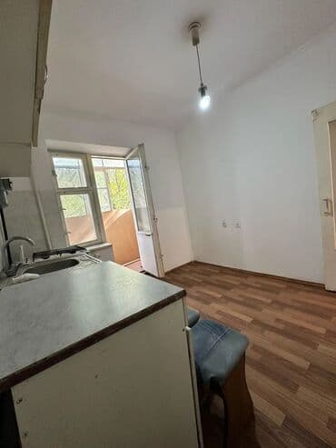 продаю квартиру по улице советская донецкая саманчина: 3 комнаты, 77 м², Индивидуалка, 3 этаж — 18