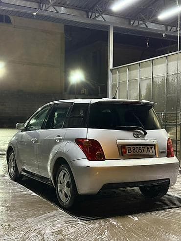 subaru forester 2001: Toyota Ist: 2003 г., 1.5 л, Автомат, Бензин, Хэтчбэк — 4