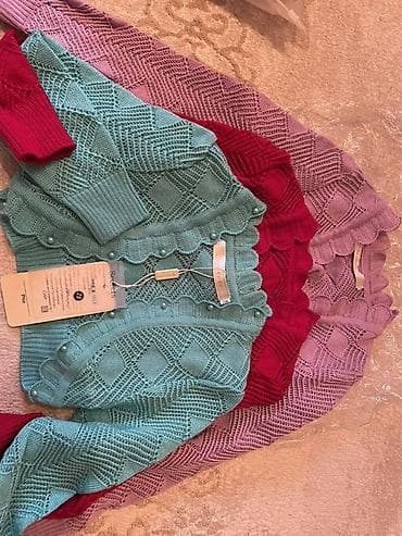 кофта для девочек: Ажурные вязаные детские кардиганы с пуговицами и декоративным узором — 1