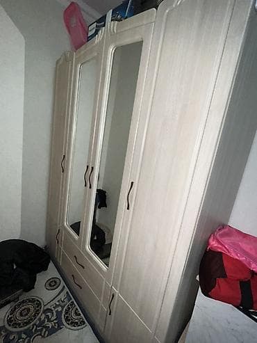 комод для детей: Спальный гарнитур в светлом дубовом тоне Состав: - Трёхдверный шкаф с — 1