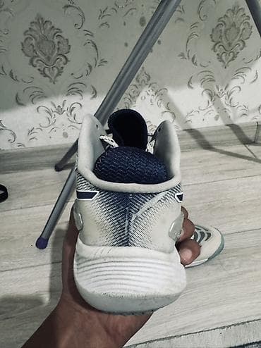 волейбольный крассовка: Мужские кроссовки, 43, Asics, Б/у, цвет - Белый, Самовывоз — 1