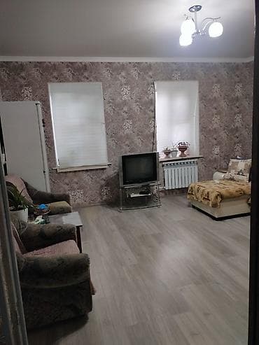 Дома: Дом с садом и удобствами - Жилой дом с фасадом из штукатурки, крыша — 8