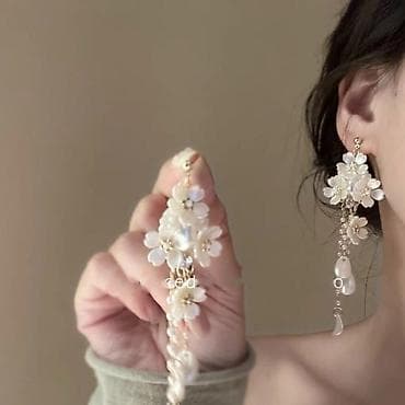 Серьги: Серьги-кисточки с цветочным декором - Формат: пусеты с золотистым — 2