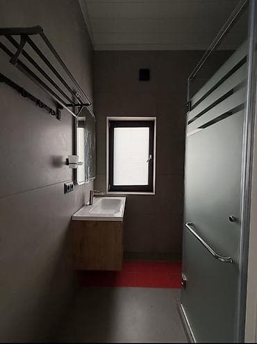 домики из дерева: Современный и аккуратный дом в стиле барнхаус. Компактный, но удобный — 4