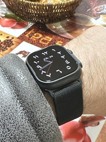 Apple Watch: Смарт‑часы в прямоугольном корпусе с закруглёнными углами и черным — 1