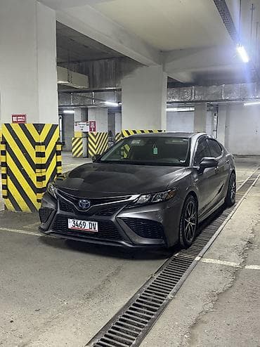 Toyota Camry: 2021 г., 2.5 л, Вариатор, Гибрид, Седан