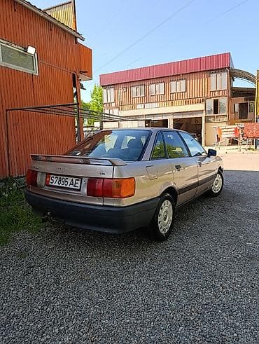 8: Audi 80: 1988 г., 1.8 л, Механика, Бензин, Седан — 6