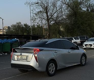 Toyota Prius: 2017 г., 1.8 л, Автомат, Гибрид, Хэтчбэк — 3
