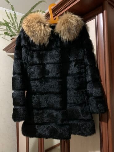 Продаю! Шуба настоящий кролик+воротник настоящая лиса. Состояние