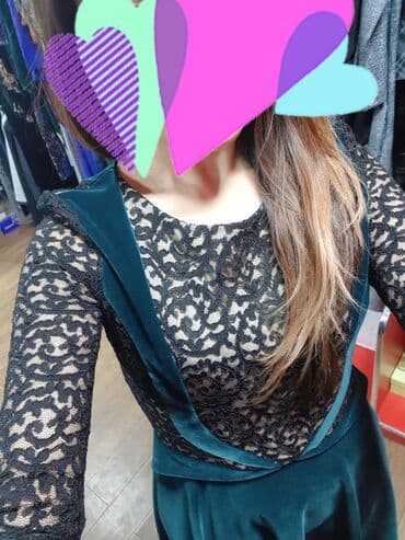 голубое платье: Шикарное бархатное платье изумрудного цвета, по бокам имеются кармашки — 1