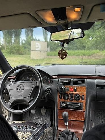 Продажа авто: Mercedes-Benz E-Class: 1997 г., 2.3 л, Механика, Газ, Седан — 8