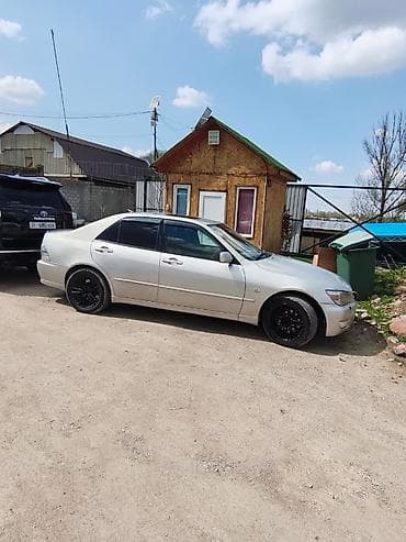 Lexus IS: 2001 г., 2 л, Автомат, Газ, Седан