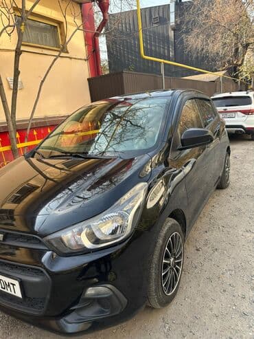 мотоцикл с автоматической коробкой передач: Chevrolet Spark: 2017 г., 1 л, Автомат, Бензин, Хетчбек — 2