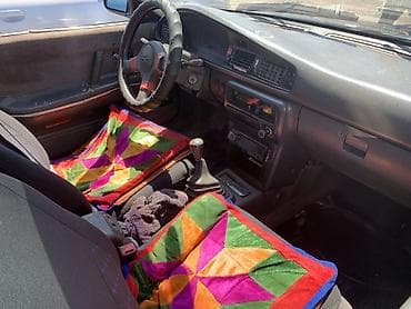 space runer: Mazda 626: 1991 г., 2 л, Механика, Бензин, Седан — 4
