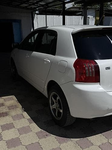 2 8: Toyota Allex: 2003 г., Бензин — 8