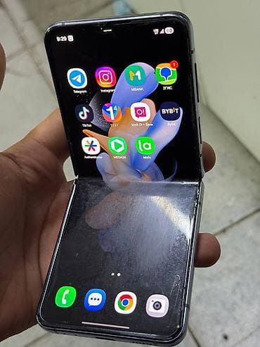 flip: Samsung Galaxy Z Flip 4, Б/у, 256 ГБ, цвет - Фиолетовый, 1 SIM — 4