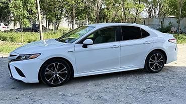 Продажа авто: Toyota Camry: 2020 г., 2.5 л, Вариатор, Гибрид, Седан — 2