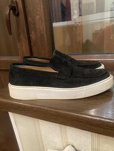 Мужские замшевые лоферы на толстой подошве. Цена 800 сом состояние