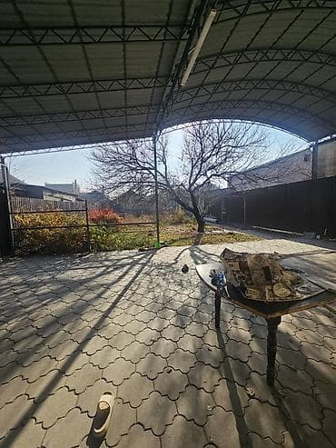 продаю очень срочно: 🔥🔥🔥Продаётся пол дома в Кызыл-аскере, участок имеет 2 выхода — 3