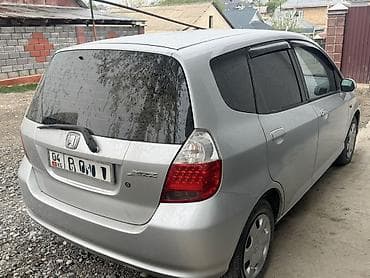 трактор 82 1: Honda Jazz: 2002 г., 1.5 л, Кол менен иштөөчү, Бензин, Хетчбек — 4