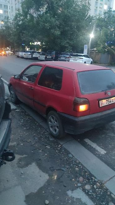 Volkswagen Golf: 1992 г., 1.8 л, Механика, Бензин, Хэтчбэк — 3