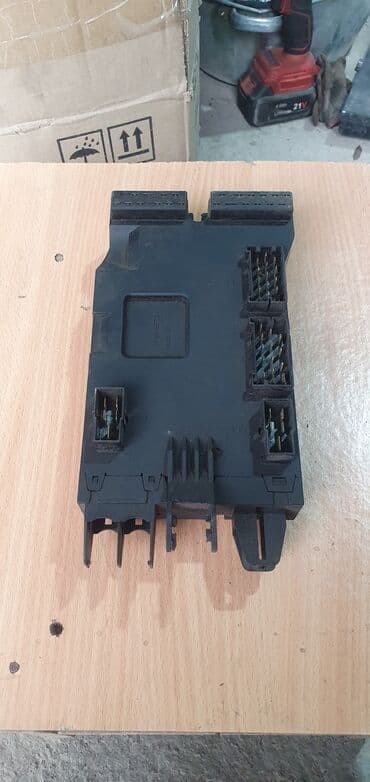 спидометр на спринтер: Блок предохранителей Mercedes-Benz Б/у, Оригинал — 1