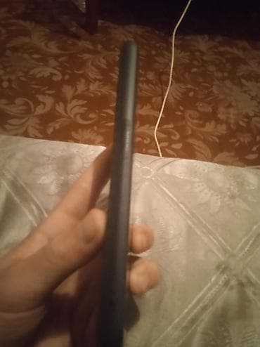 четки мусульманские электронные: Смартфон с вырезом под фронтальную камеру по центру экрана и модулем — 2