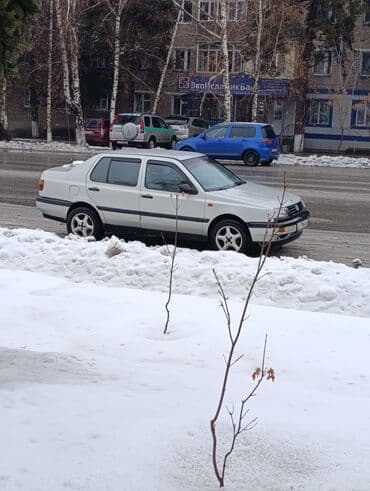 Volkswagen Vento: 1993 г., 1.8 л, Механика, Бензин, Седан